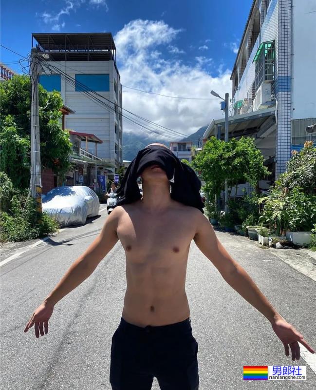 扒到了帅哥家教的自拍,这是不给钱我就能看的吗? - 51虹马 扒到了帅哥家教的自拍,这是不给钱我就能看的吗? - 51虹马