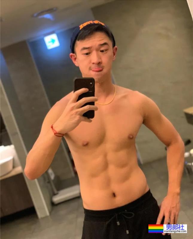 扒到了帅哥家教的自拍,这是不给钱我就能看的吗? - 51虹马 扒到了帅哥家教的自拍,这是不给钱我就能看的吗? - 51虹马