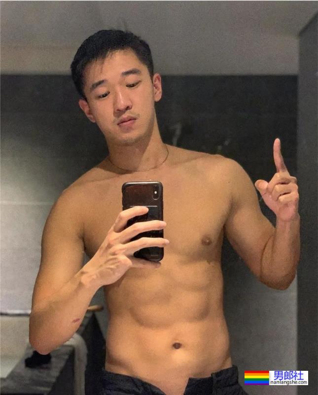 扒到了帅哥家教的自拍,这是不给钱我就能看的吗? - 51虹马 扒到了帅哥家教的自拍,这是不给钱我就能看的吗? - 51虹马