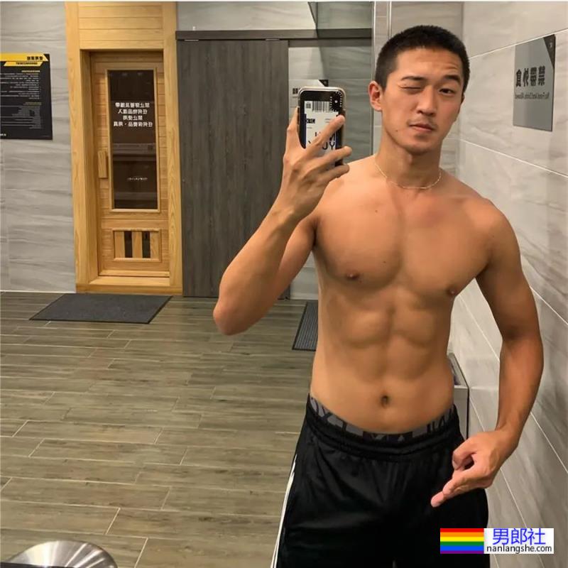 扒到了帅哥家教的自拍,这是不给钱我就能看的吗? - 51虹马 扒到了帅哥家教的自拍,这是不给钱我就能看的吗? - 51虹马