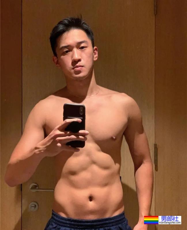 扒到了帅哥家教的自拍,这是不给钱我就能看的吗? - 51虹马 扒到了帅哥家教的自拍,这是不给钱我就能看的吗? - 51虹马