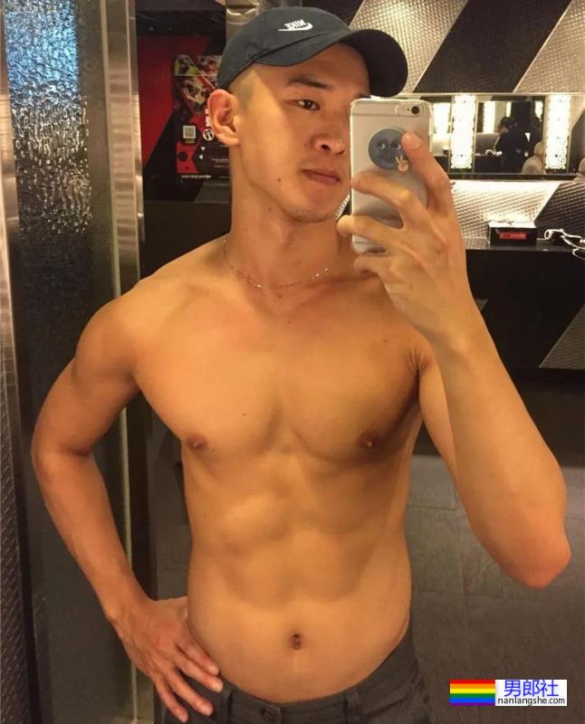 扒到了帅哥家教的自拍,这是不给钱我就能看的吗? - 51虹马 扒到了帅哥家教的自拍,这是不给钱我就能看的吗? - 51虹马