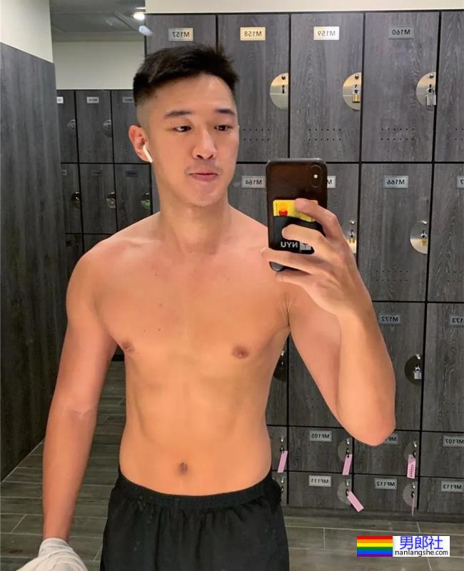 扒到了帅哥家教的自拍,这是不给钱我就能看的吗? - 51虹马 扒到了帅哥家教的自拍,这是不给钱我就能看的吗? - 51虹马