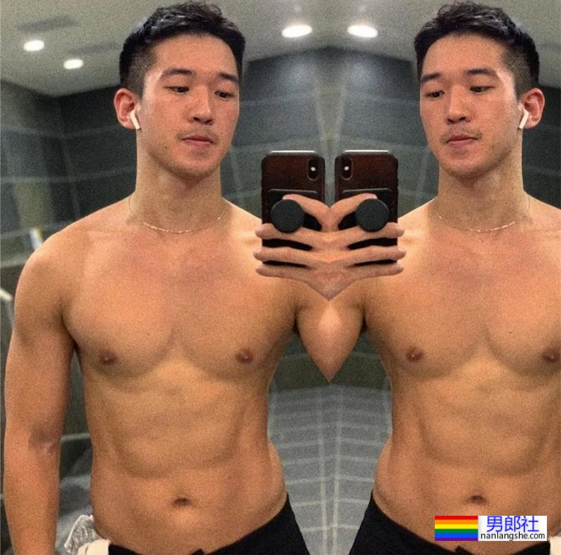 扒到了帅哥家教的自拍,这是不给钱我就能看的吗? - 51虹马 扒到了帅哥家教的自拍,这是不给钱我就能看的吗? - 51虹马