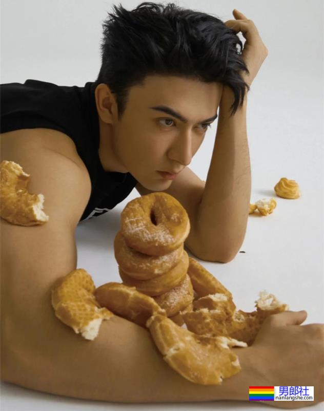 于正捧的新疆小哥,登《风度》拍男色写真,真实力 - 51虹马 于正捧的新疆小哥,登《风度》拍男色写真,真实力 - 51虹马