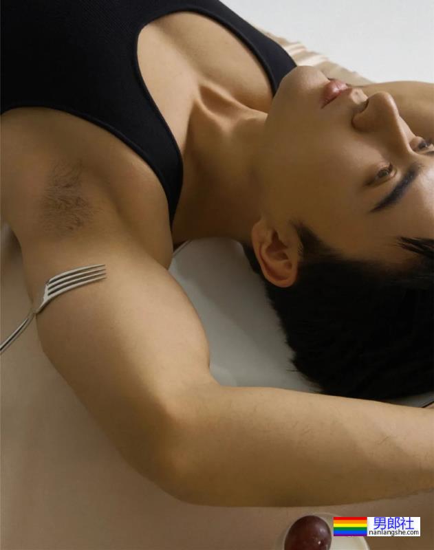 于正捧的新疆小哥,登《风度》拍男色写真,真实力 - 51虹马 于正捧的新疆小哥,登《风度》拍男色写真,真实力 - 51虹马