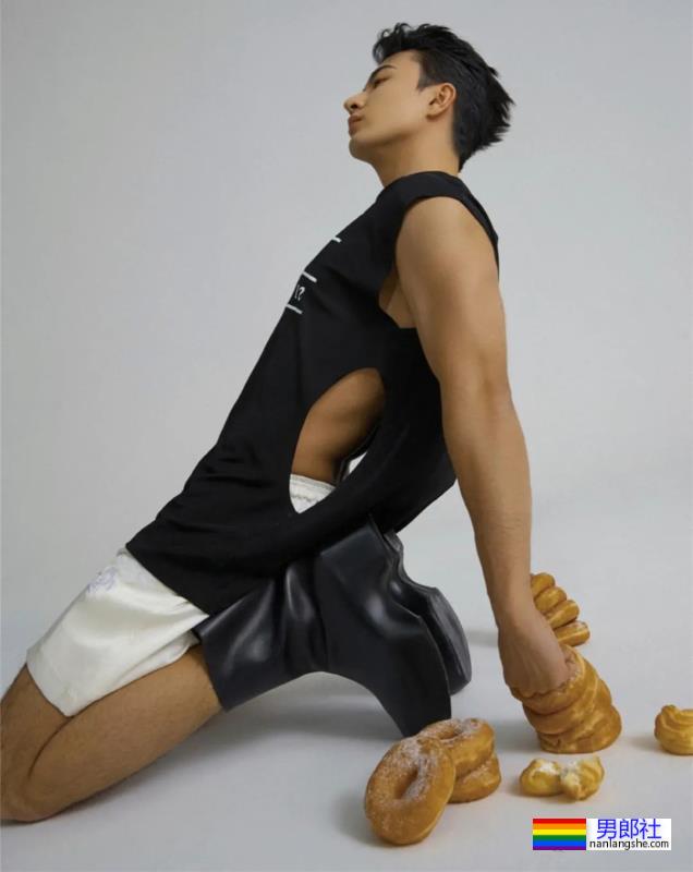 于正捧的新疆小哥,登《风度》拍男色写真,真实力 - 51虹马 于正捧的新疆小哥,登《风度》拍男色写真,真实力 - 51虹马