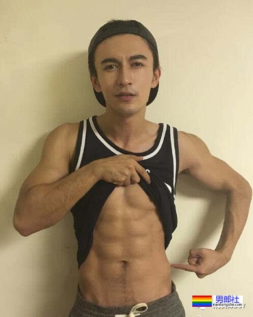 于正捧的新疆小哥,登《风度》拍男色写真,真实力 - 51虹马 于正捧的新疆小哥,登《风度》拍男色写真,真实力 - 51虹马