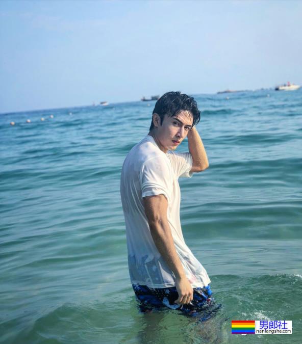 于正捧的新疆小哥,登《风度》拍男色写真,真实力 - 51虹马 于正捧的新疆小哥,登《风度》拍男色写真,真实力 - 51虹马