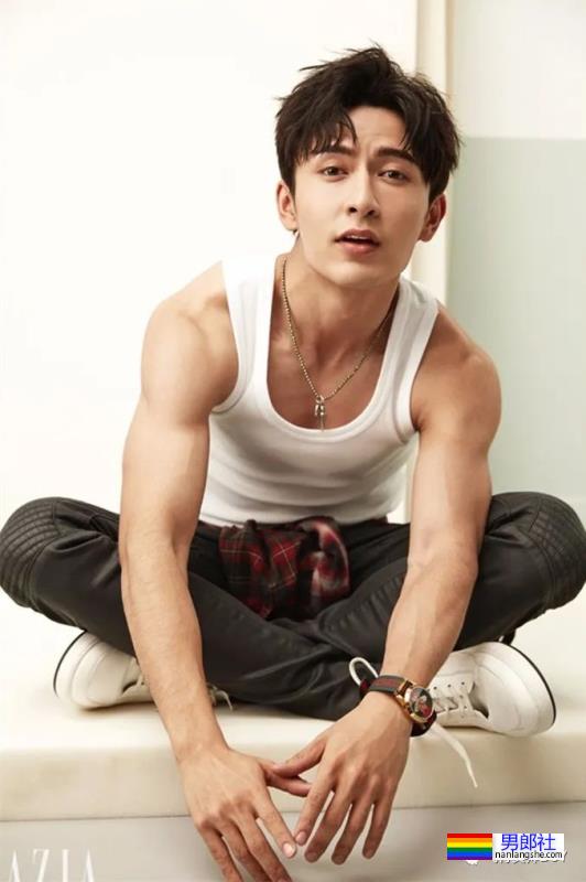 于正捧的新疆小哥,登《风度》拍男色写真,真实力 - 51虹马 于正捧的新疆小哥,登《风度》拍男色写真,真实力 - 51虹马