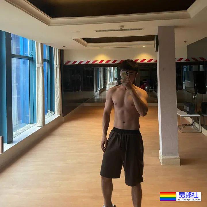 于正捧的新疆小哥,登《风度》拍男色写真,真实力 - 51虹马 于正捧的新疆小哥,登《风度》拍男色写真,真实力 - 51虹马