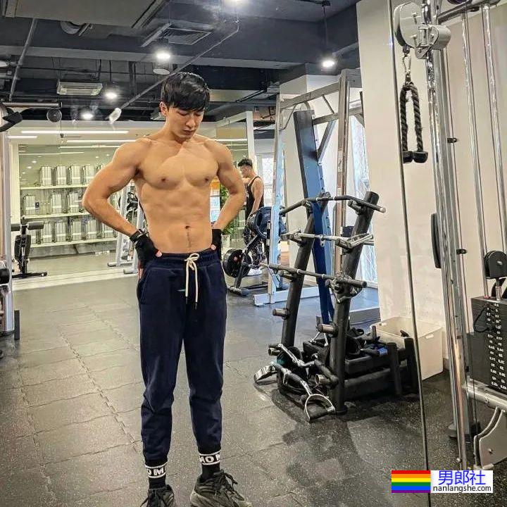 于正捧的新疆小哥,登《风度》拍男色写真,真实力 - 51虹马 于正捧的新疆小哥,登《风度》拍男色写真,真实力 - 51虹马