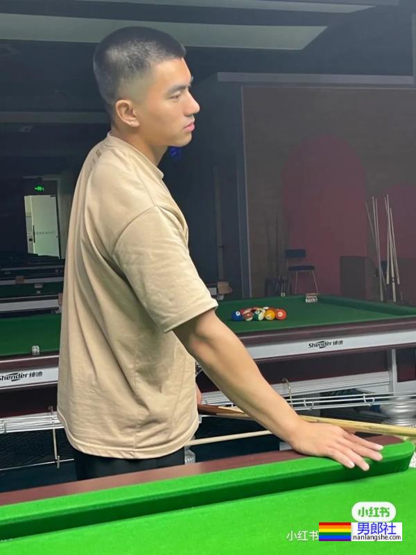 很有性张力的肌肉男孩两位-51虹马