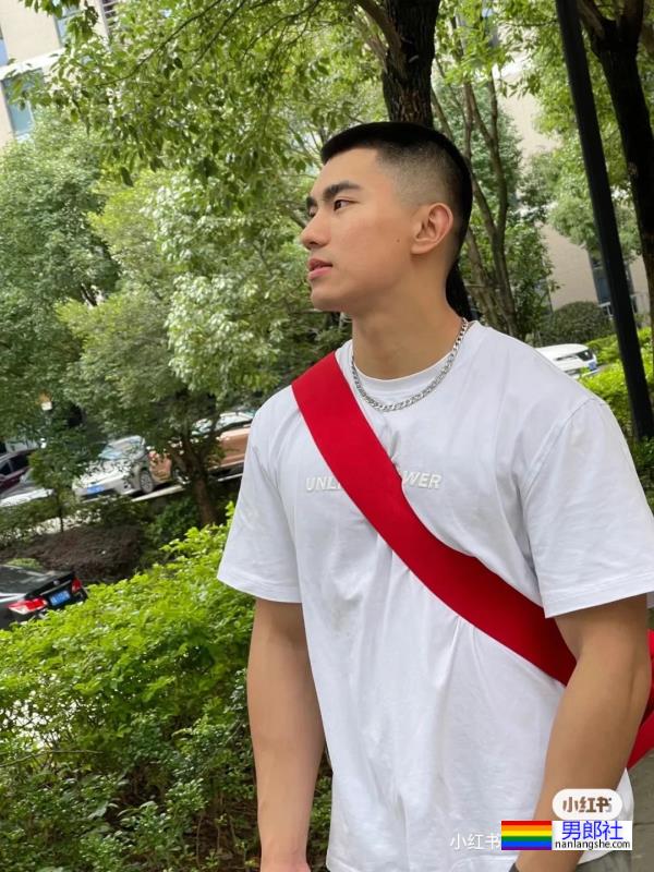 很有性张力的肌肉男孩两位 - 51虹马