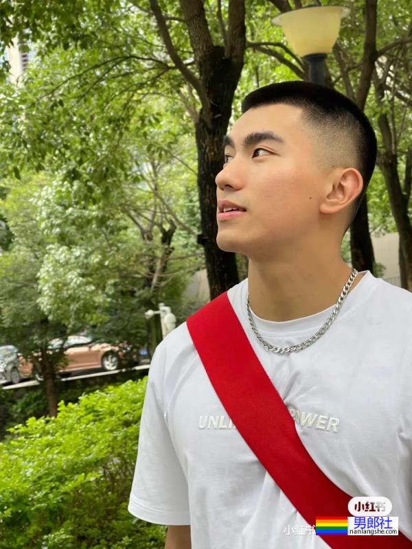 很有性张力的肌肉男孩两位 - 51虹马