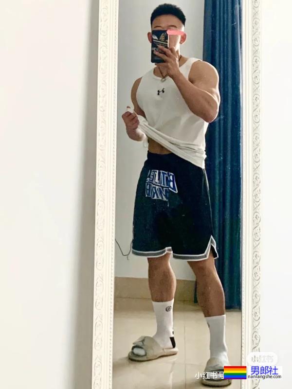 很有性张力的肌肉男孩两位 - 51虹马