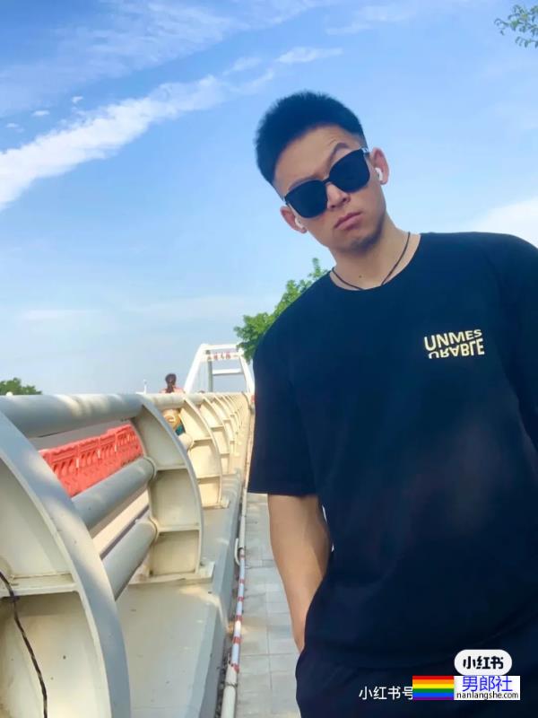 很有性张力的肌肉男孩两位 - 51虹马