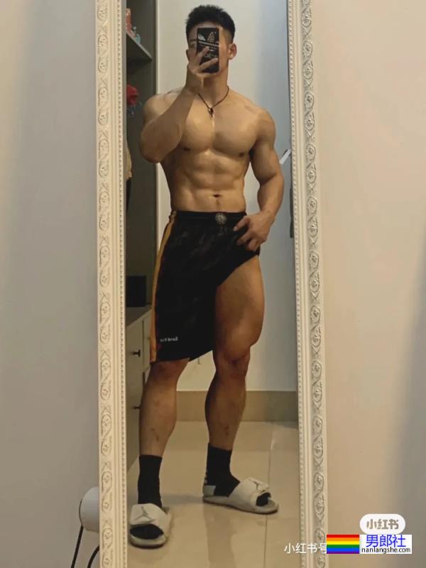 很有性张力的肌肉男孩两位 - 51虹马