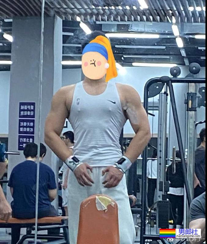 纹身肌肉帅哥 - 51虹马