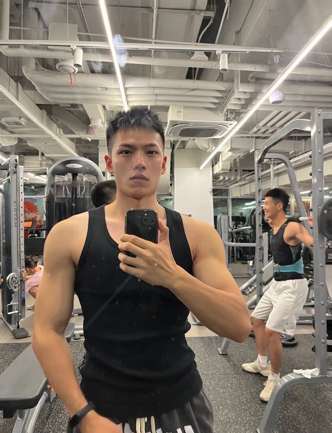 纹身肌肉帅哥 - 51虹马