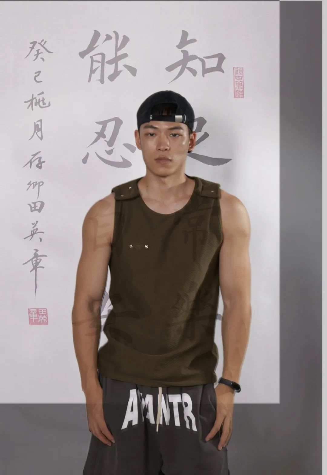 纹身肌肉帅哥 - 51虹马