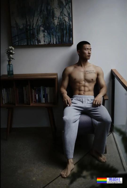 精壮的肌肉小哥哥，身材太可了-51虹马