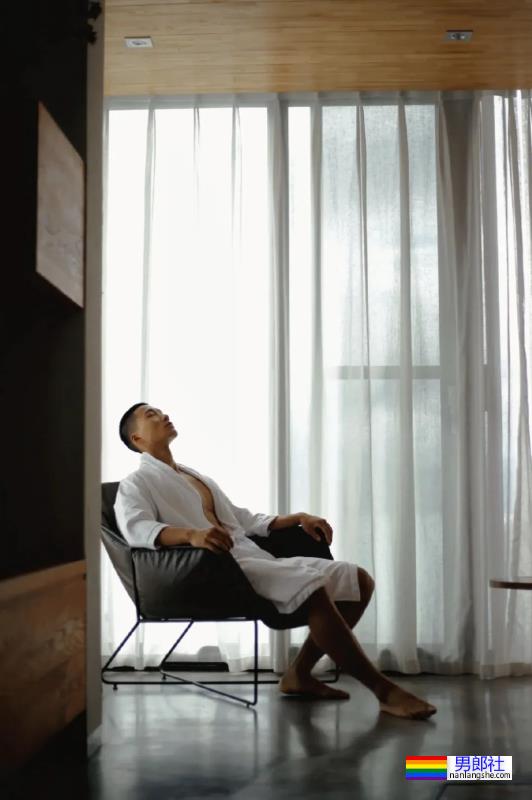 精壮的肌肉小哥哥，身材太可了 - 51虹马