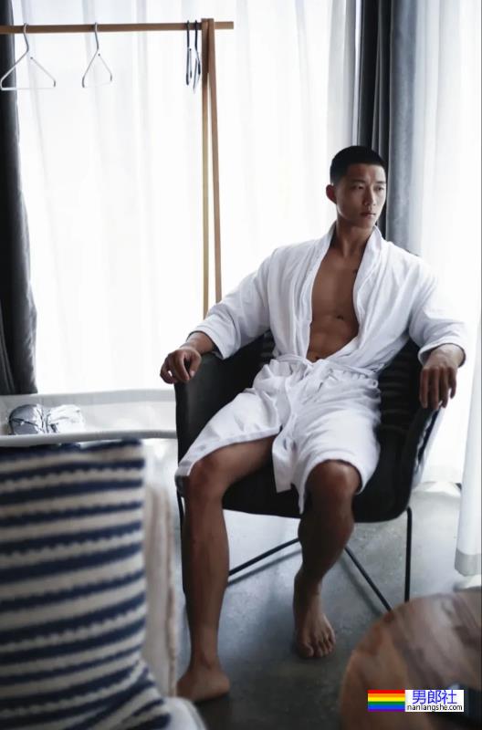 精壮的肌肉小哥哥，身材太可了 - 51虹马