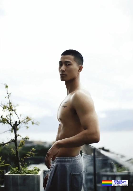 精壮的肌肉小哥哥，身材太可了 - 51虹马