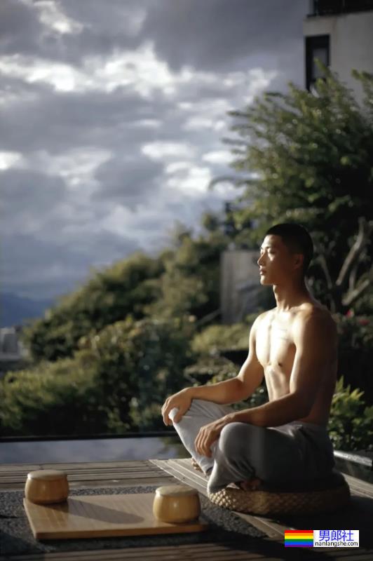 精壮的肌肉小哥哥，身材太可了 - 51虹马