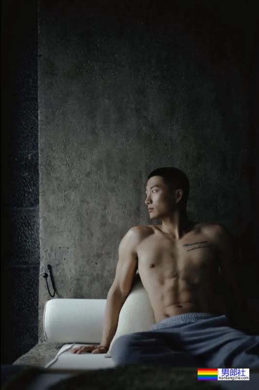 精壮的肌肉小哥哥，身材太可了 - 51虹马