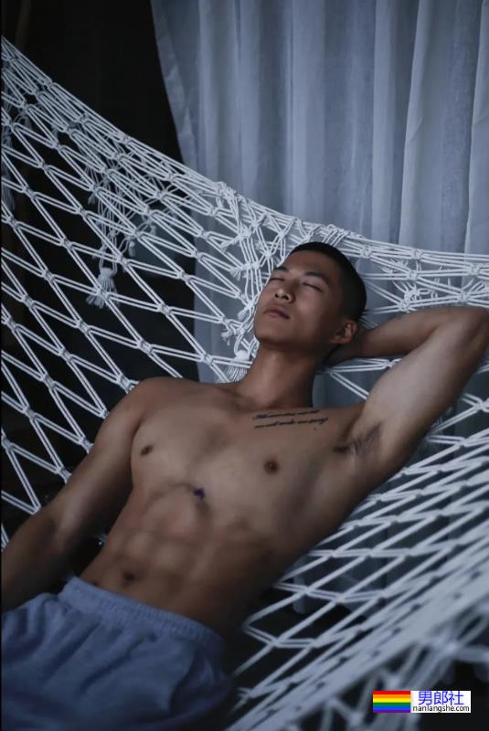 精壮的肌肉小哥哥，身材太可了 - 51虹马