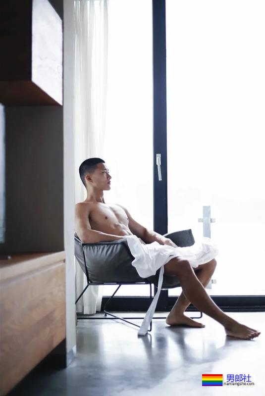 精壮的肌肉小哥哥，身材太可了 - 51虹马