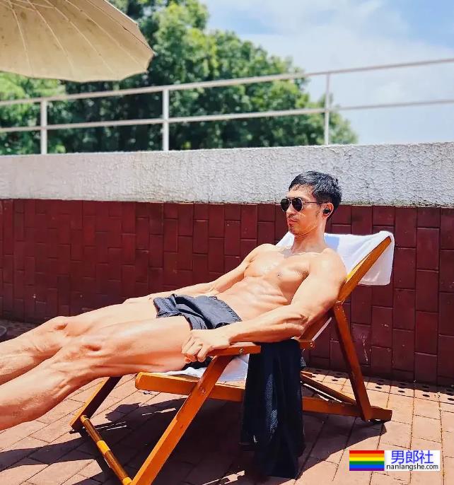 曾获刘姥姥颁奖的早期超火男模,如今变成这样了! - 51虹马 曾获刘姥姥颁奖的早期超火男模,如今变成这样了! - 51虹马