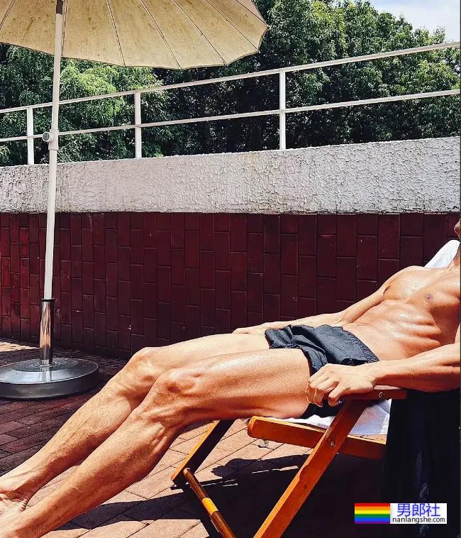 曾获刘姥姥颁奖的早期超火男模,如今变成这样了! - 51虹马 曾获刘姥姥颁奖的早期超火男模,如今变成这样了! - 51虹马