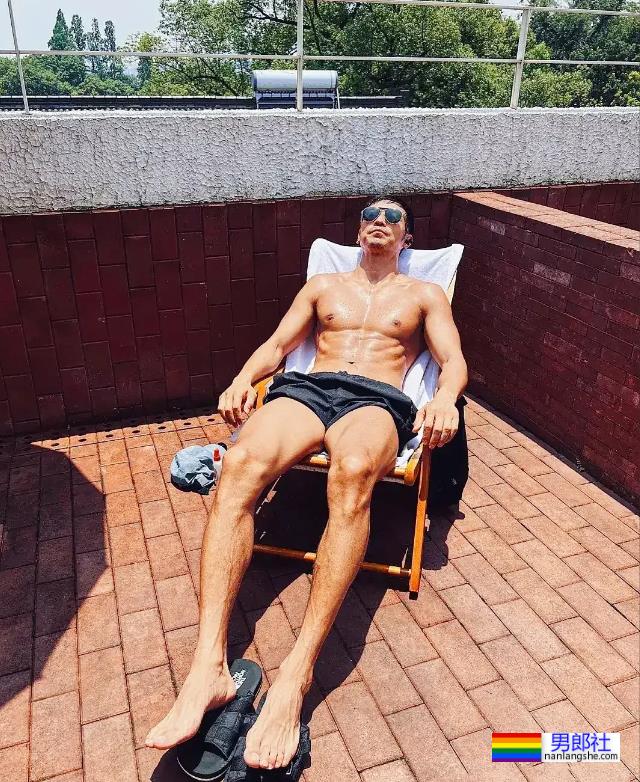 曾获刘姥姥颁奖的早期超火男模,如今变成这样了! - 51虹马 曾获刘姥姥颁奖的早期超火男模,如今变成这样了! - 51虹马