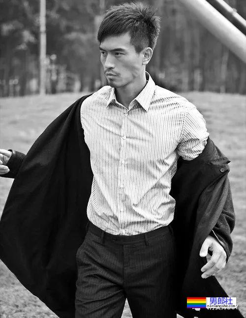 曾获刘姥姥颁奖的早期超火男模,如今变成这样了! - 51虹马 曾获刘姥姥颁奖的早期超火男模,如今变成这样了! - 51虹马