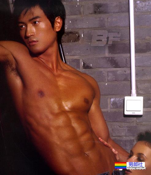 曾获刘姥姥颁奖的早期超火男模,如今变成这样了! - 51虹马 曾获刘姥姥颁奖的早期超火男模,如今变成这样了! - 51虹马