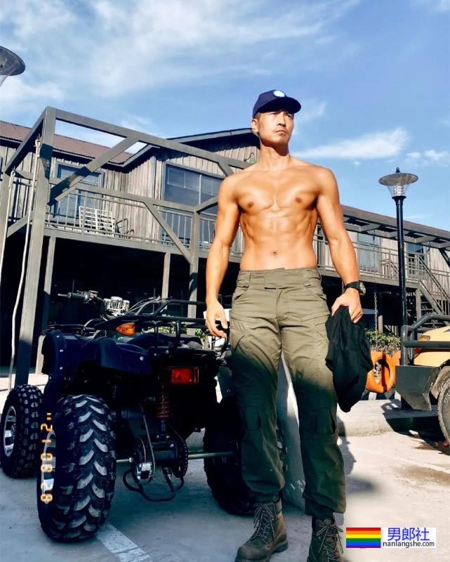 曾获刘姥姥颁奖的早期超火男模,如今变成这样了! - 51虹马 曾获刘姥姥颁奖的早期超火男模,如今变成这样了! - 51虹马