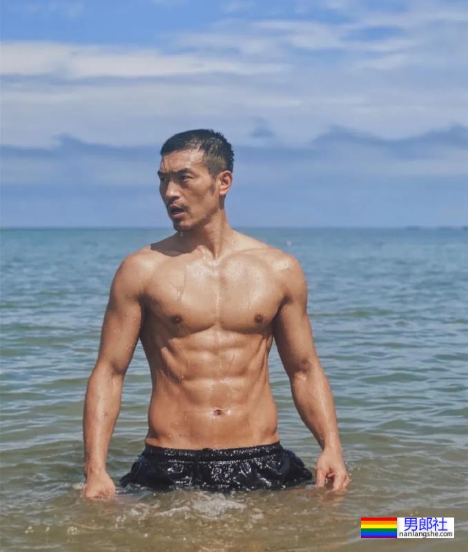 曾获刘姥姥颁奖的早期超火男模,如今变成这样了! - 51虹马 曾获刘姥姥颁奖的早期超火男模,如今变成这样了! - 51虹马