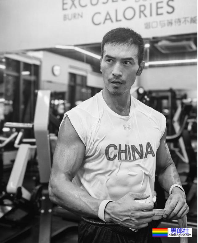 曾获刘姥姥颁奖的早期超火男模,如今变成这样了! - 51虹马 曾获刘姥姥颁奖的早期超火男模,如今变成这样了! - 51虹马