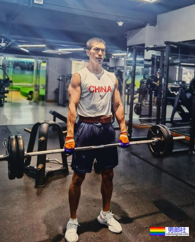 曾获刘姥姥颁奖的早期超火男模,如今变成这样了! - 51虹马 曾获刘姥姥颁奖的早期超火男模,如今变成这样了! - 51虹马