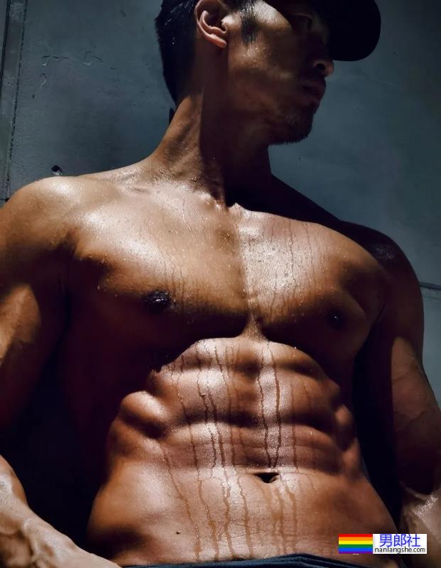 曾获刘姥姥颁奖的早期超火男模,如今变成这样了! - 51虹马 曾获刘姥姥颁奖的早期超火男模,如今变成这样了! - 51虹马