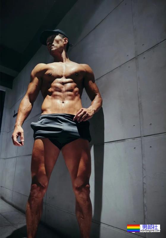 曾获刘姥姥颁奖的早期超火男模,如今变成这样了! - 51虹马 曾获刘姥姥颁奖的早期超火男模,如今变成这样了! - 51虹马