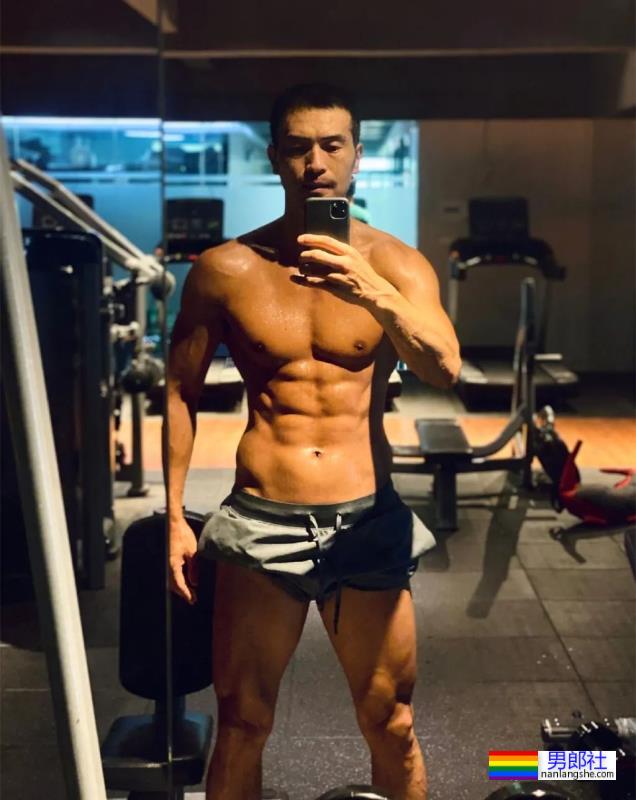 曾获刘姥姥颁奖的早期超火男模,如今变成这样了! - 51虹马 曾获刘姥姥颁奖的早期超火男模,如今变成这样了! - 51虹马