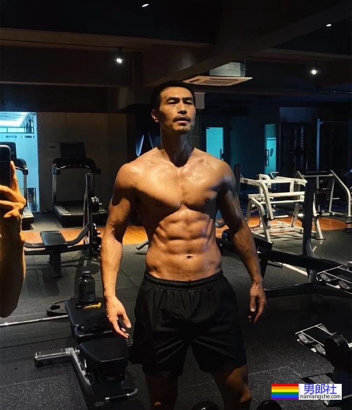 曾获刘姥姥颁奖的早期超火男模,如今变成这样了! - 51虹马 曾获刘姥姥颁奖的早期超火男模,如今变成这样了! - 51虹马