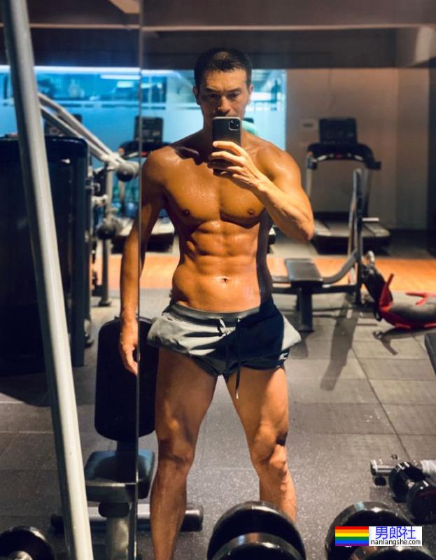 曾获刘姥姥颁奖的早期超火男模,如今变成这样了! - 51虹马 曾获刘姥姥颁奖的早期超火男模,如今变成这样了! - 51虹马