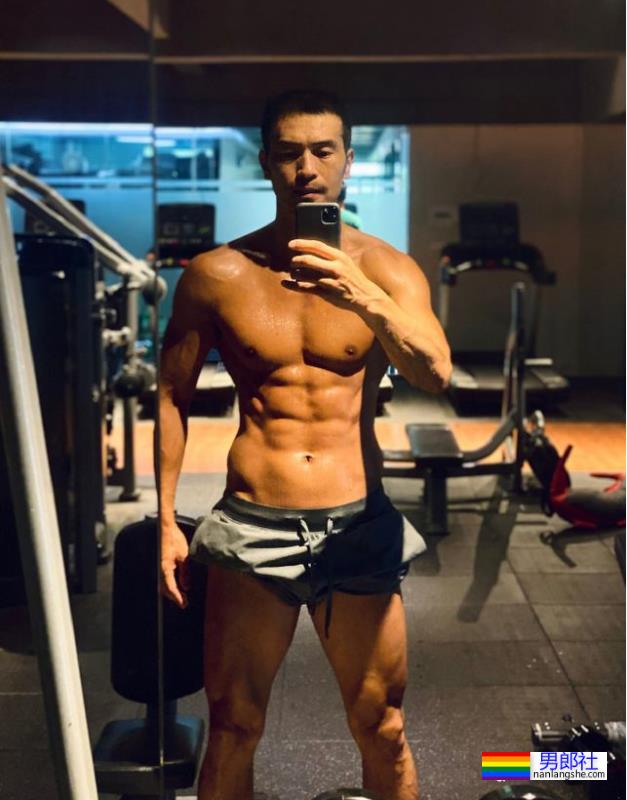 曾获刘姥姥颁奖的早期超火男模,如今变成这样了! - 51虹马 曾获刘姥姥颁奖的早期超火男模,如今变成这样了! - 51虹马