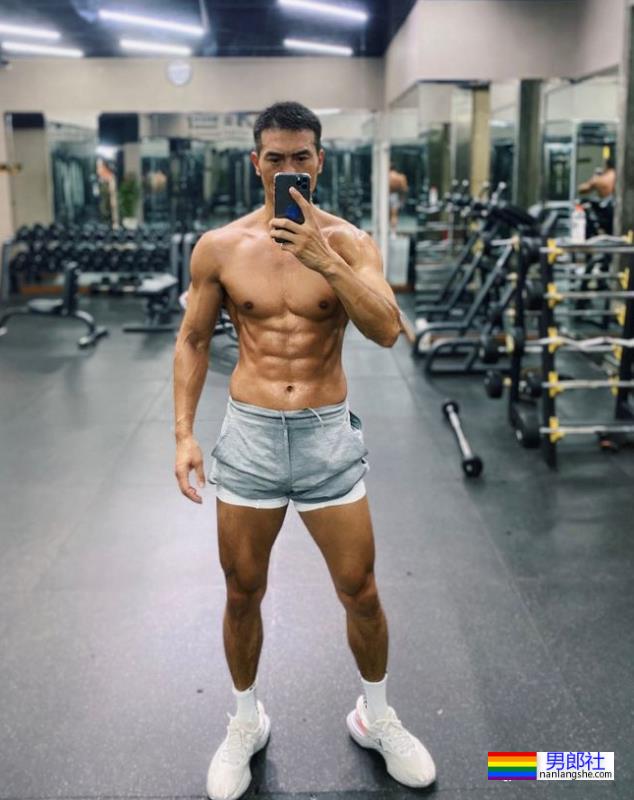 曾获刘姥姥颁奖的早期超火男模,如今变成这样了! - 51虹马 曾获刘姥姥颁奖的早期超火男模,如今变成这样了! - 51虹马