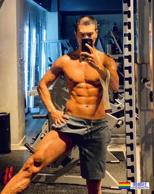 曾获刘姥姥颁奖的早期超火男模,如今变成这样了! - 51虹马 曾获刘姥姥颁奖的早期超火男模,如今变成这样了! - 51虹马